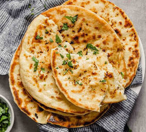 Cheese Naan With Gravy