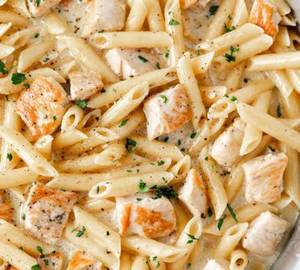 Pepper chicken penne pasta white