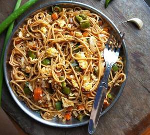 Egg Hakka Noodles
