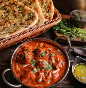 Garlic Naan with Gravy