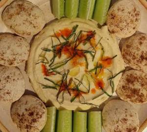 Hummus With Warm Pita