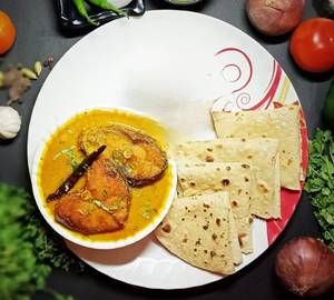 Fish curry with tawa roti