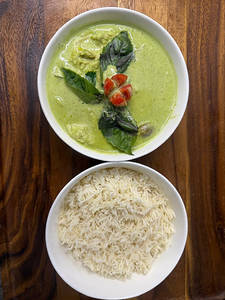 Chicken Thai Green Curry With Steam Rice