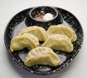 Steamed paneer momos [5 pieces]