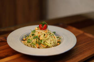 Som Tam Salad (raw Papaya Salad) Mild Spicy