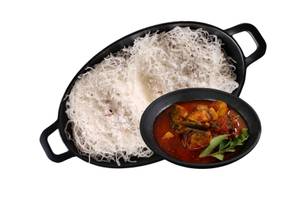 Idiyappam [2 Pieces] With Fish Curry