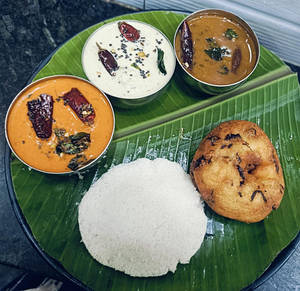 Idly ( 1 Peice) Vada (1 Peice )
