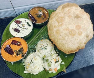 Upma+ Puri (1)
