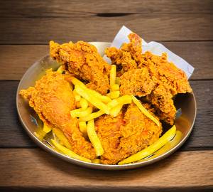 4 pcs fried chicken 2 mayones 1 hot mayones ketchep french fries