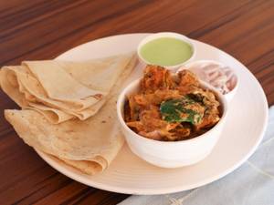 Gravy Chaap + Rumali Roti +Salad Combo