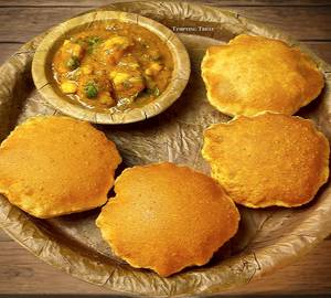 4 puri with aloo sabji