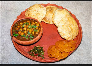 Bengali Luchi With Jalebi (5pcs & 2pcs)
