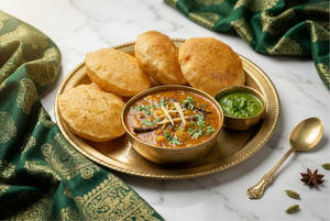 Bedmi Poori With Aloo Sabazi (4 Pcs Poori)