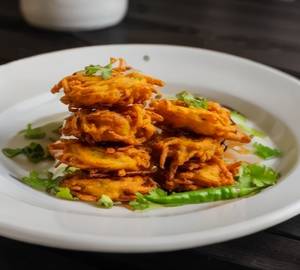 Aalu [3] With Pyaz Pakoda [3 Pieces]