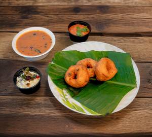 Vada [3 pieces] sambar
