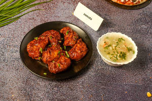 Chicken Manchurian Momo (6 Pieces)