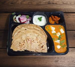 Shahi Paneer With 4 Butter Roti
