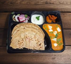 Shahi Paneer With 10 Butter Roti