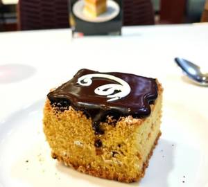 Chocolate cube pastry