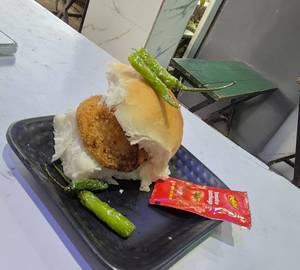 Schezwan Vadapav