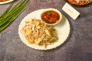 Egg-chicken Chowmein + Chilli Chicken (3 Pcs)