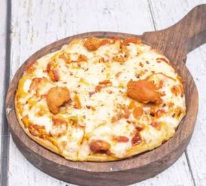 Tandoori chicken tikka and onion pizza