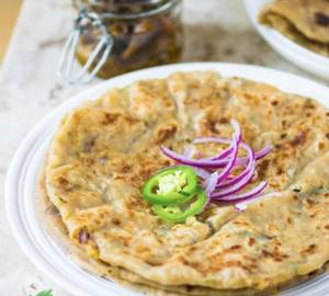 Aloo Pyaaz Paratha with Dahi