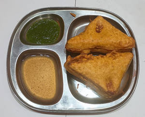 Bread Pakoda 4 Pcs With Chutney