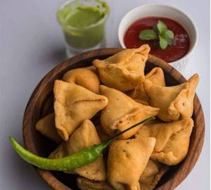 Mini samosa with excuisite chutney [8 pieces]