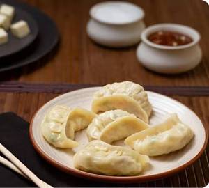 Veg manchurian momos [ 6 pieces ]