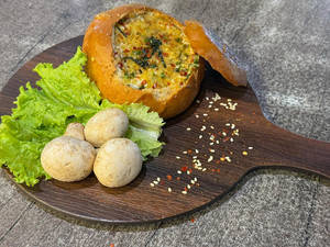 BUNNY CHOW PERI PERI - MUSHROOM & SPINACH
