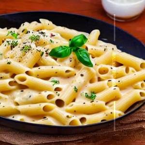 Macaroni Pasta in White Sauce