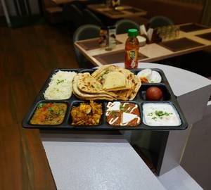 Shri Deluxe Thali [Serves 1]