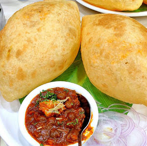 Desi Ghee Chole Bhature (special)