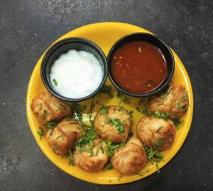 Veg fried momos