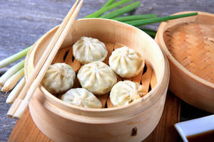 Classic Veg Steamed Momos (6 Pcs)