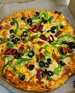 Pizza Veg[Medium]+ 250ml Cool Drink + Vada PavFree [ Free[online]