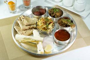 Special Non Veg Thali (Serves 1)