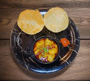 Puri with aalu ki sabji [6 pieces puri]