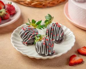 Strawberry Dip Chocolate (Set Of 3)