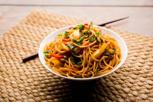 Veg.sezhwan Noodles