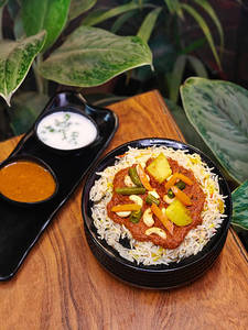 Handi Biryani + raita + gravy 