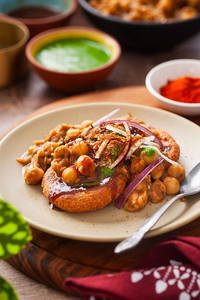 Aloo Tikki With Chole