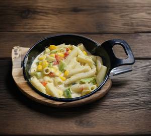 Alfredo Pasta In White Sauce