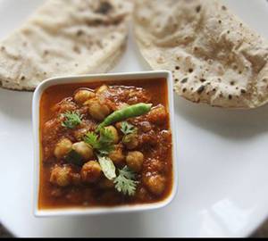 Chole [300 Ml] With 5 Butter Tawa  Roti