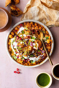 Samosa Chaat With Chole