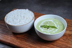 Chicken In Green Thai Curry With Steam Rice