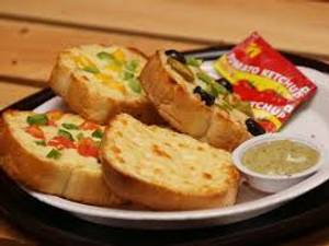 Red Paprika Corn Garlic Bread