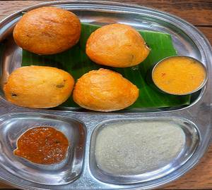 Mysore Bajji (4 Pc)