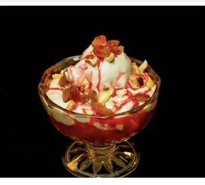 Fruit Salad With Vanilla Ice Cream